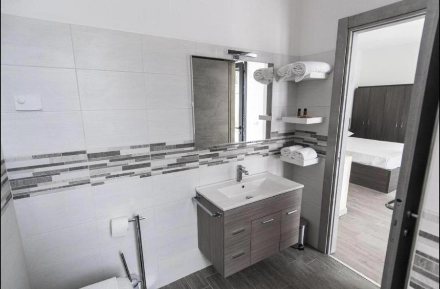 Antica Campione Rooms & Hostel Campione del Garda Zewnętrze zdjęcie